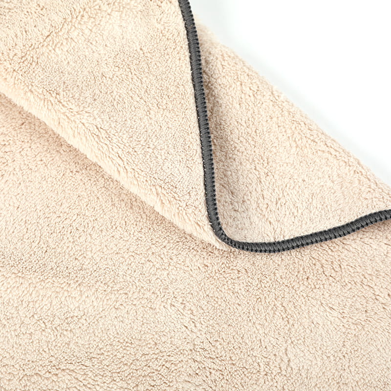 ¿En qué se diferencian las toallas deportivas de las toallas normales en términos de capacidad de absorción y secado rápido?
